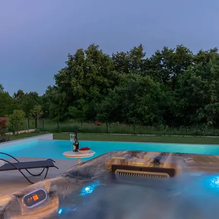 Cozy Limone With Private Pool And Jacuzzi Near Pula *