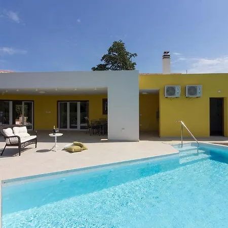 Cozy Limone With Private Pool And Jacuzzi Near Pula * Svetvinčenat