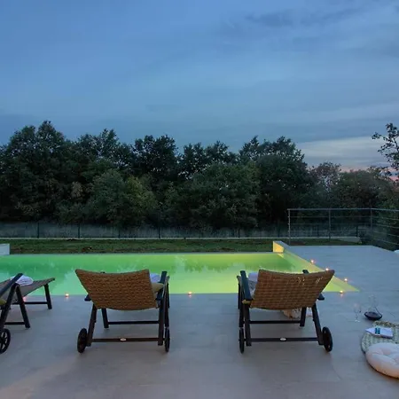Cozy Limone With Private Pool And Jacuzzi Near Pula Svetvinčenat