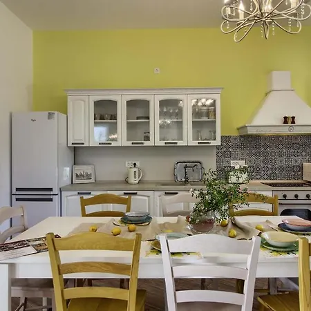 Cozy Limone With Private Pool And Jacuzzi Near Pula 빌라 Svetvinčenat