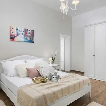 Villa Cozy Limone With Private Pool And Jacuzzi Near Pula *
