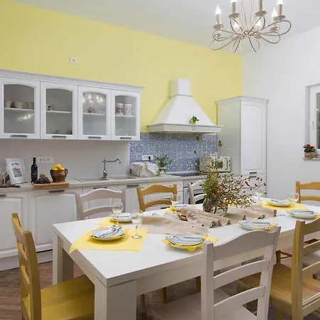 Cozy Limone With Private Pool And Jacuzzi Near Pula *