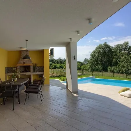 빌라 Cozy Limone With Private Pool And Jacuzzi Near Pula *
