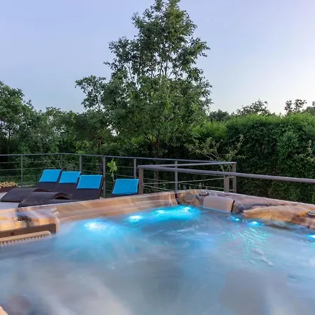 Cozy Limone With Private Pool And Jacuzzi Near Pula *