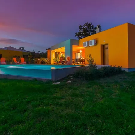 Villa Cozy Limone With Private Pool And Jacuzzi Near Pula