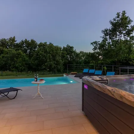 Cozy Limone With Private Pool And Jacuzzi Near Pula * Svetvincenat