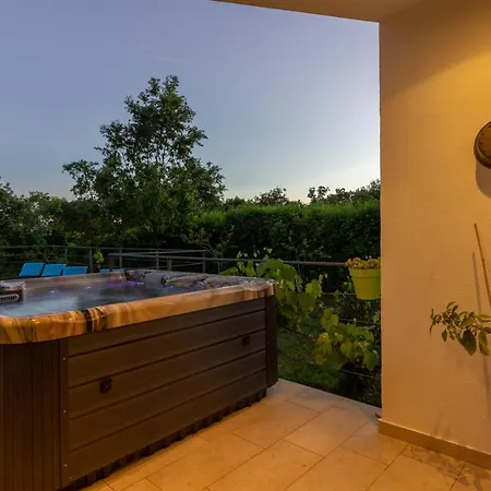 Cozy Limone With Private Pool And Jacuzzi Near Pula * Svetvincenat