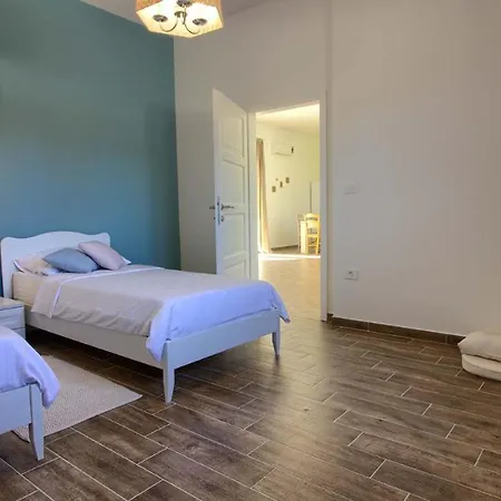 Cozy Limone With Private Pool And Jacuzzi Near Pula Villa *