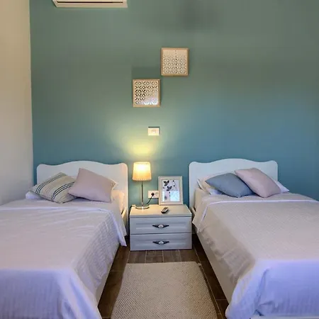 Cozy Limone With Private Pool And Jacuzzi Near Pula *