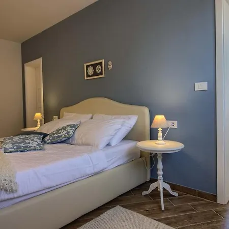 Cozy Limone With Private Pool And Jacuzzi Near Pula