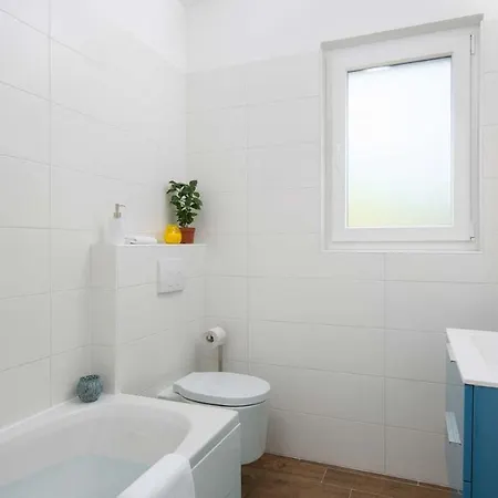 Villa Cozy Limone With Private Pool And Jacuzzi Near Pula