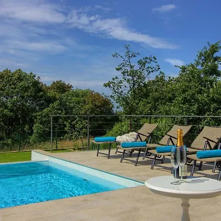 Cozy Limone With Private Pool&jacuzzi Near Pula Villa Svetvinčenat
