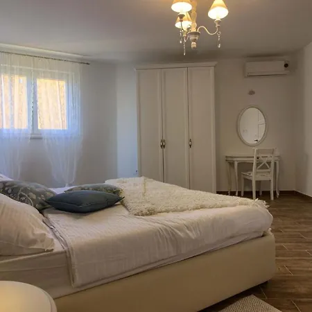 Cozy Limone With Private Pool&jacuzzi Near Pula