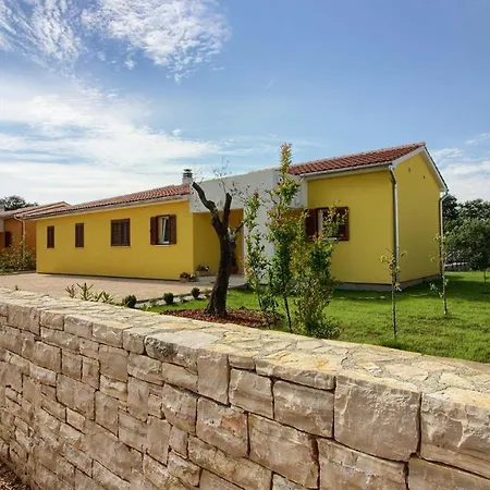 Cozy Limone With Private Pool And Jacuzzi Near Pula * Svetvinčenat